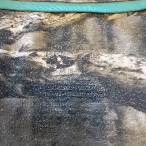 💖NEW LISTING💖 Mossy Oak camo shirt - Picture 3 of 3